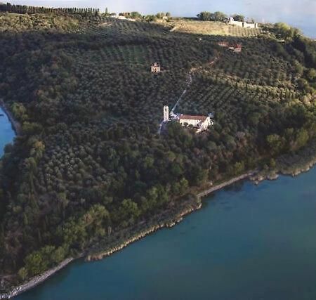Isola Polvese Resort Castiglione del Lago Exterior photo